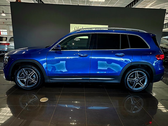 Mercedes-Benz GLB220 d 2 of 5