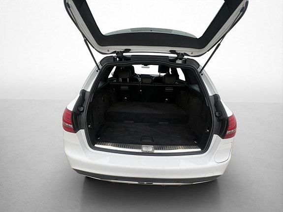 Mercedes-Benz C300 8 of 30