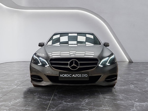 Mercedes-Benz E220 9 of 18