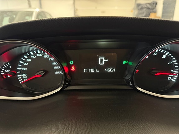 Peugeot 308 22 of 27