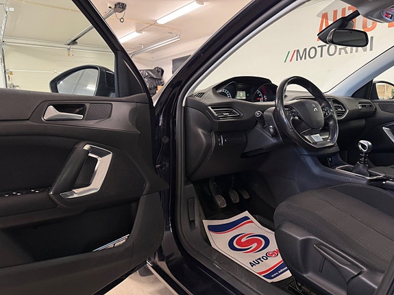 Peugeot 308 8 of 27