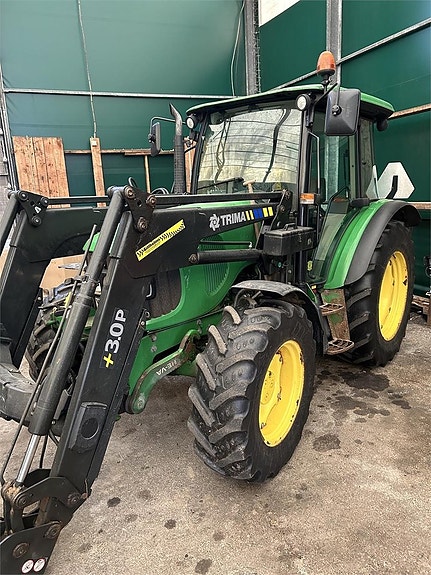 John Deere 5620 TRAKTOR FR.LYFT