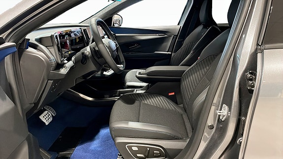 Renault Scenic E-Tech 4 of 16