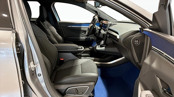 Renault Scenic E-Tech 3 of 16