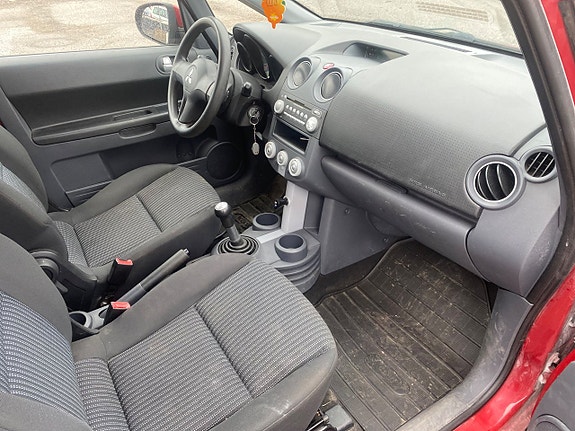 Mitsubishi Colt 9 of 14