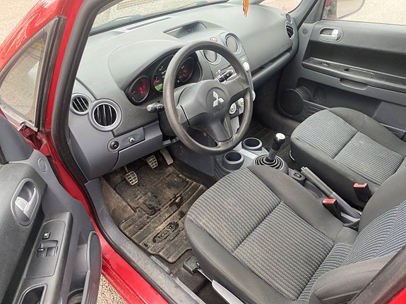 Mitsubishi Colt 12 of 14