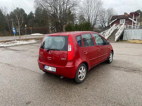 Mitsubishi Colt 8 of 14