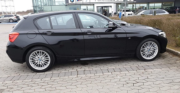 BMW 118i 2 of 5