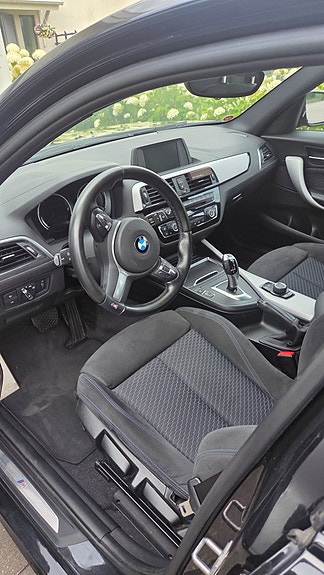 BMW 118i 4 of 5
