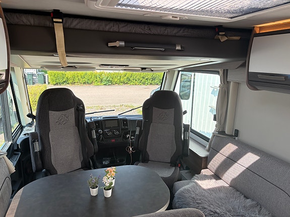 Knaus Live 700 MEG 27 of 30