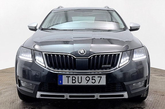 Skoda Octavia Scout 3 of 5