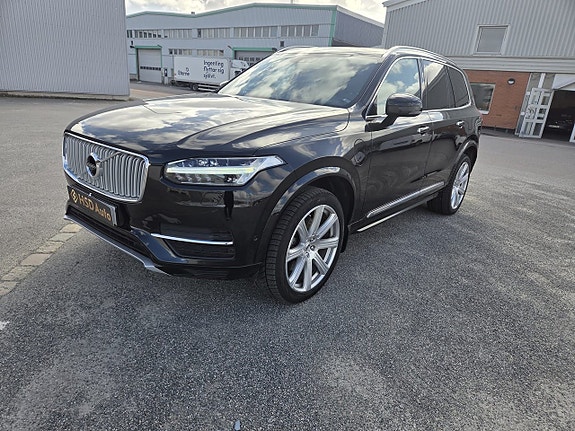 Volvo XC90 2 of 5