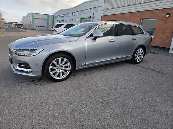 Volvo V90 2 of 5