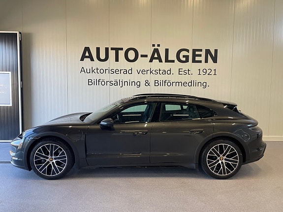 Porsche Taycan Cross Turismo 3 of 5