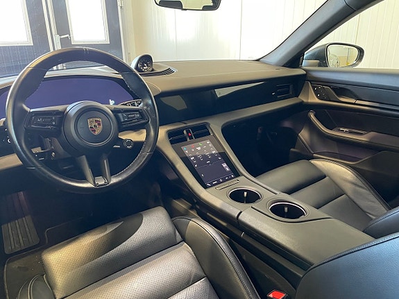 Porsche Taycan 4 8 of 16