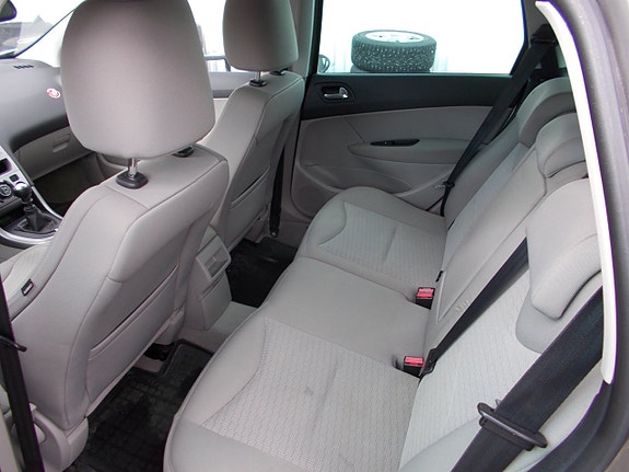 Peugeot 308 SW 4 of 5