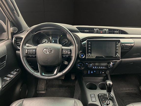 Toyota HiLux 13 of 30