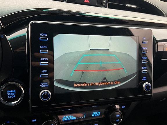 Toyota HiLux 17 of 30