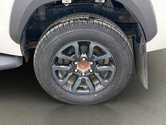 Toyota HiLux 30 of 30
