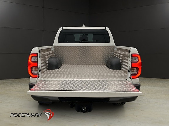 Toyota HiLux 10 of 30