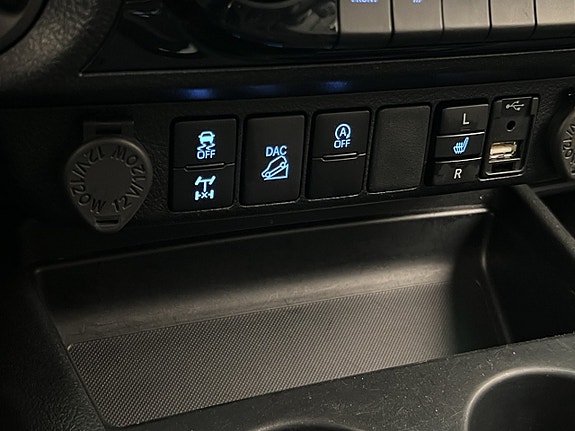 Toyota HiLux 21 of 30