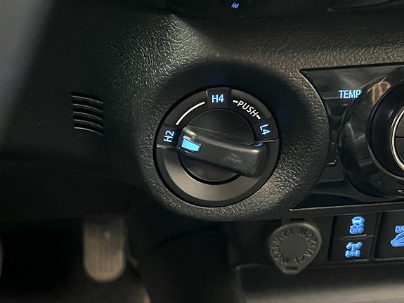 Toyota HiLux 20 of 30