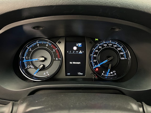 Toyota HiLux 16 of 30