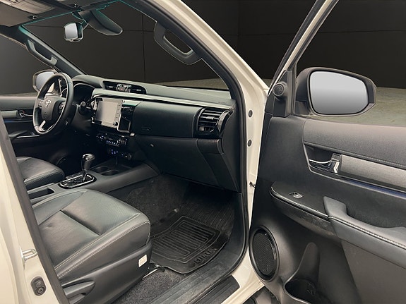 Toyota HiLux 26 of 30