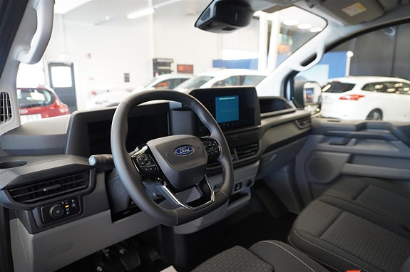 Ford Transit Custom 8 of 12