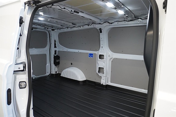 Ford Transit Custom 7 of 12