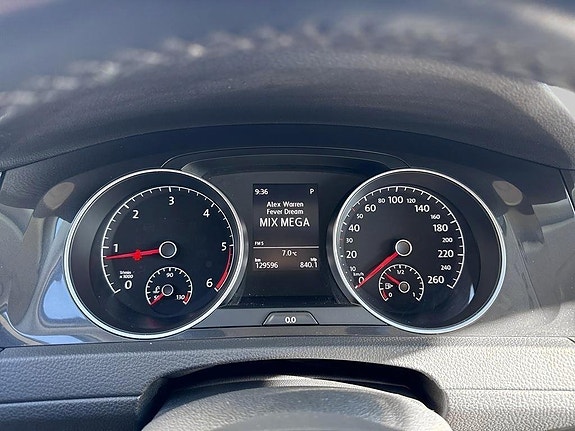 Volkswagen Golf Alltrack 12 of 14