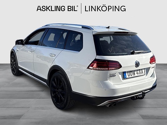 Volkswagen Golf Alltrack 2 of 14