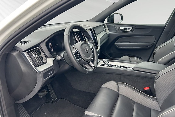 Volvo XC60 8 of 13