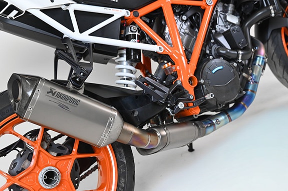 KTM 1290 Super Duke R Akrapovic 5 of 6
