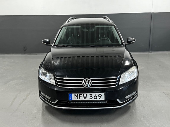 Volkswagen Passat 2 of 5
