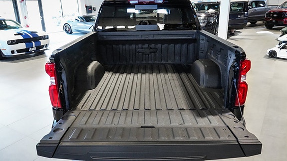 Chevrolet Silverado EV 6 of 30