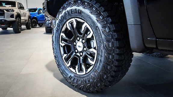 Chevrolet Silverado EV 11 of 30