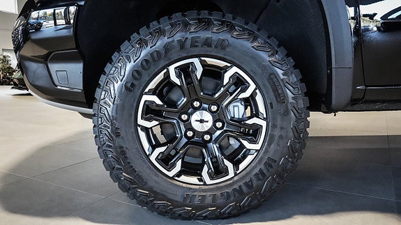 Chevrolet Silverado EV 10 of 30