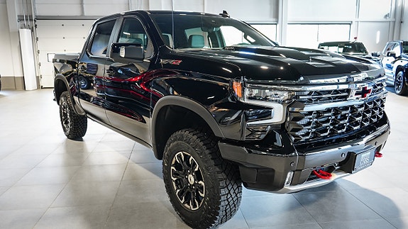 Chevrolet Silverado EV 2 of 30