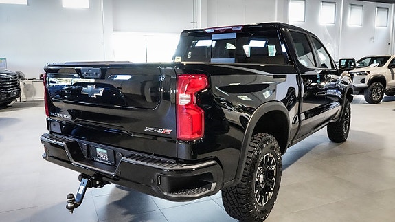Chevrolet Silverado EV 3 of 30
