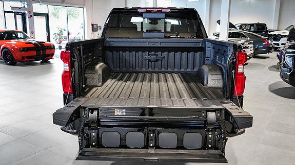 Chevrolet Silverado EV 9 of 28
