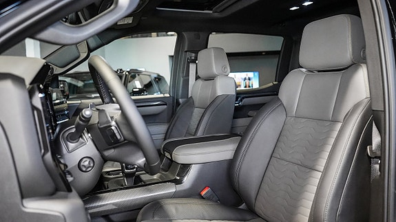 Chevrolet Silverado EV 14 of 28