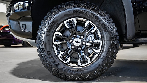 Chevrolet Silverado EV 11 of 28