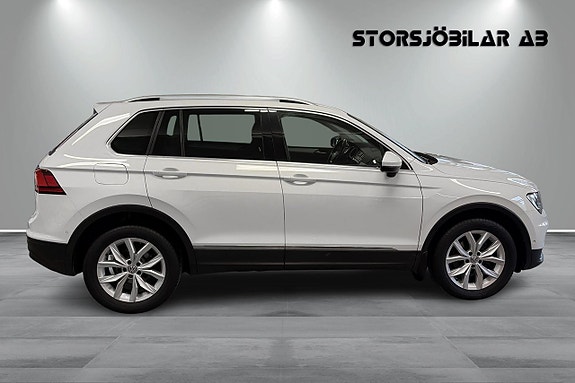 Volkswagen Tiguan 2 of 5