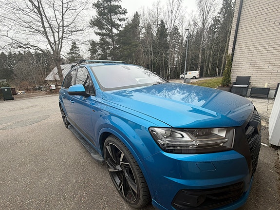 Audi Q7 4 of 5