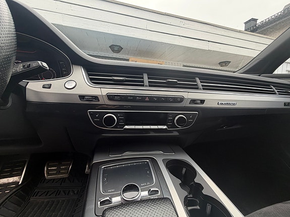 Audi Q7 21 of 24