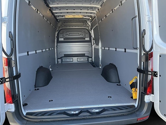 Mercedes-Benz eSprinter 420 6 of 11