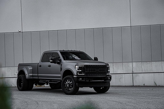 Ford F-350 3 of 5