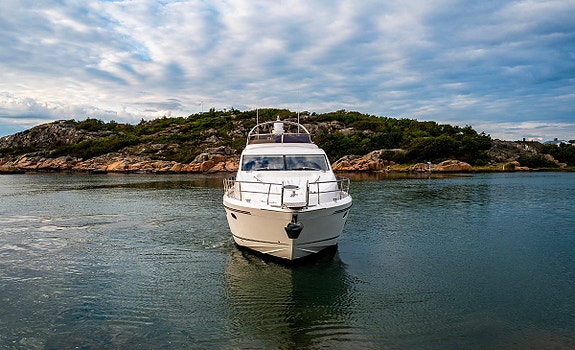 Fairline Phantom 48 2 of 10