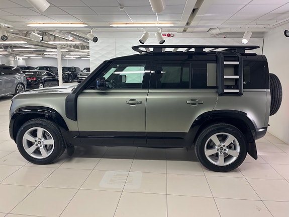 Land Rover Defender 110 2 of 5